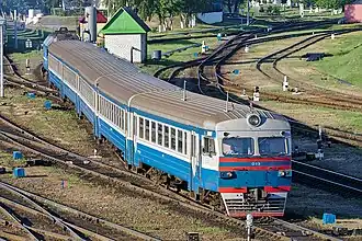 A push-pull train with DRB2 control car and DDB1 intermediate trailers