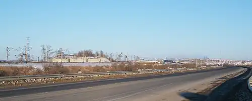 On the left side of the fence - the left bank (west) portal, right - Khabarovsk Bridge left bank pier bridge.