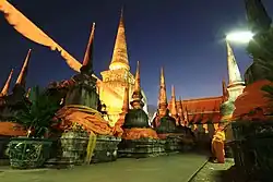 The minor chedis after Hae Pha Khuen That