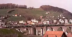Push-pull set with motor coach in green and cream livery on the Glatttal viaduct (Herisau)