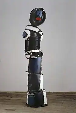 S-shaped Figure (1988), welded enamel, h. 175 cm