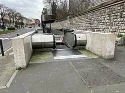 Escalator at access 3