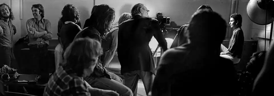 Athol Shmith demonstrates lighting techniques to a second year photography class at Prahran College of Advanced Education in 1975.