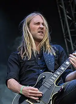 Tofthagen performing live with Audrey Horne in 2013