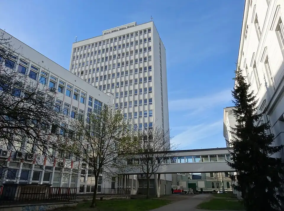 The tower at Nr.1, an extension at Nr.3 (left), the pedestrian bridge, and the historical building (right)