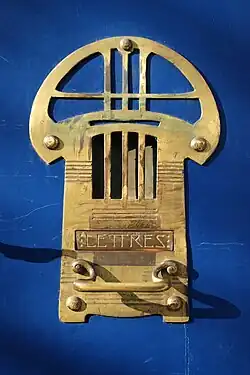 Combinations of rectangular shapes, straight or almost straight lines, with sinuous organic shapes (like ovals that are asymmetric horizontally) - door handle of the House of Paul Verdussen (Avenue Brugmann no. 211) in Brussels, by Paul Hamesse (1901)