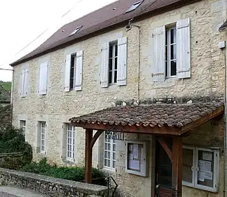 The town hall in Bouzic