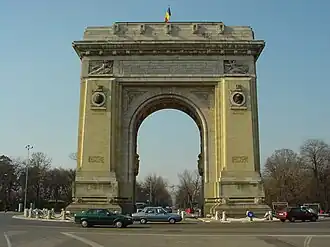 General view of Arcul de Triumf from the Kiseleff Road