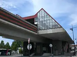 View of the elevated CHU – Centre Oscar-Lambret station.