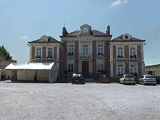 The town hall in Cuincy