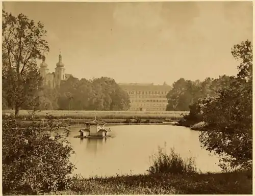 The palace and park before the reconstruction in the 1870s