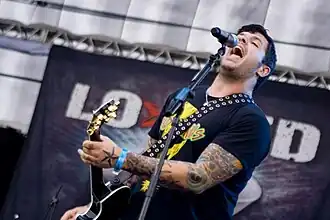 Squires performing with Loaded at the Maquinaria Festival in São Paulo, Brazil in 2009