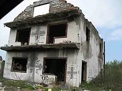 Bosnian Croat house defaced with graffiti: Serbian cross, "Red Star champion", "Usraše se Ustaše" (Ustashas shat their pants) and "God protects Serbs"