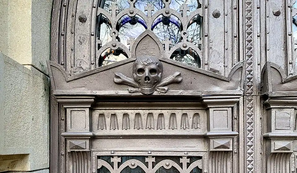 Neoclassical skull mascaron on the tomb of the Dobre Nicolau Family, Bellu Cemetery, Bucharest, Romania, designed by Thoma Dobrescu, c.1900