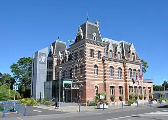 The town hall in Saint-Saulve