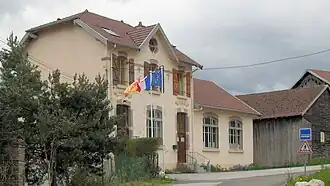 The town hall and school in Herpelmont