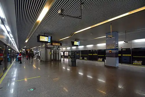 Line 10 platform at Hongqiao Railway Station