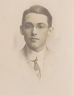 1910 class photograph of Horace Peaslee