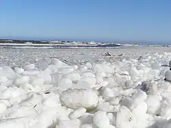 Sea ice on the beach in Jantar (winter).
