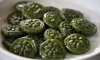 Ssuktteok (mugwort rice cakes)