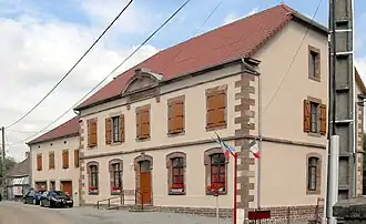 The town hall in Lomont
