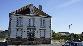 The town hall in Thibie