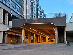 Hietalahdenranta connects to the Mallaskatu road tunnel leading to Uudenmaankatu.