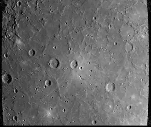 Mariner 10 image with Amru Al-Qays left of center