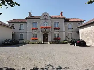 The town hall in Montzéville