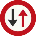 F5: Give way to oncoming vehicles