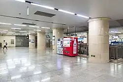 Line 9 north concourse