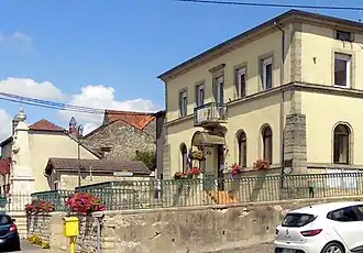 The town hall in Ormoy