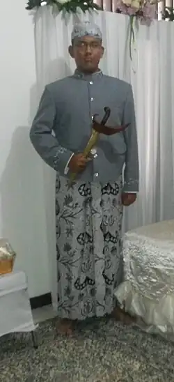 The Javanese traditional attire for men is always worn with the Blangkon and accompanied by a Kris