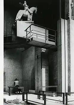 Scarpa used modern materials to create a platform for artwork. Photo by Paolo Monti, 1982 (Fondo Paolo Monti, BEIC).