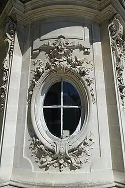 Rococo oculus in the Parc de Bagatelle (Paris)
