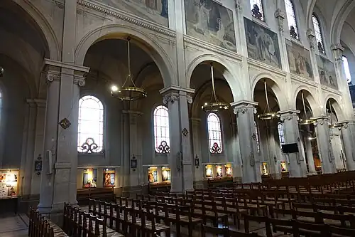 Arcades and collateral aisle in the nave