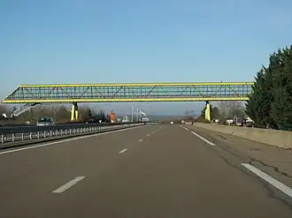 The rest area footbridge, over the A6, in Venoy