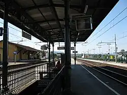Station roof of platforms 2 and 3