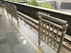 Platform barriers of Zongguan station (Line 1)