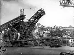 An 1883 view of Ponte Pênsil and Luiz I, showing the construction of the archway