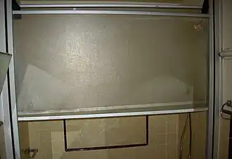 Raisable shower door