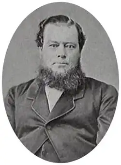Photograph of bearded man without moustache