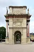 Side view of the Arc de Triomphe du Carrousel