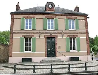 The town hall in Roinville