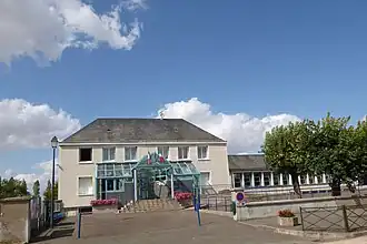 Town hall in Rouvray-Saint-Denis