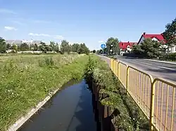 Jeziorki Ditch at the border of Józefosław and Julianów in Piaseczno County, view east along Cyraneczki Street