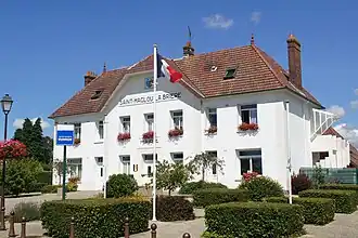 The town hall in Saint-Maclou-la-Brière
