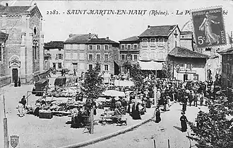 The marketplace in Saint-Martin-en-Haut, in the early 20th century