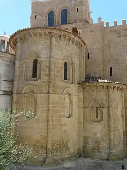 Coimbra is the only big cathedral in Portugal that still has the original Romanesque semi-circular apse.