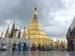 A cloudy day at Shwedagon